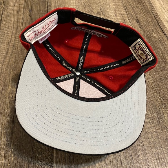 Miami Heat Mitchell & Ness SnapBack NWOT - Picture 5 of 5